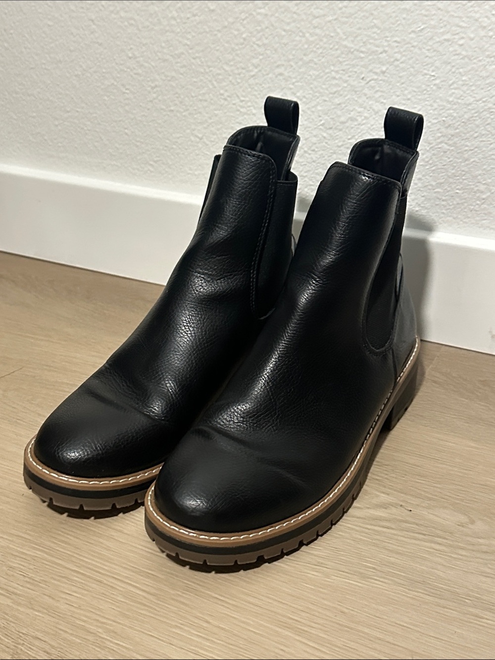 Kensie Black Leather Chukka Boots with Brown Trim